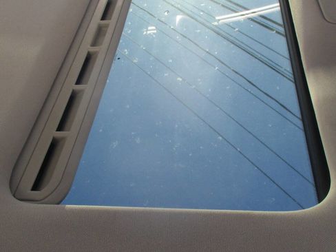 Used 2004 Volkswagen Passat GLX image 11