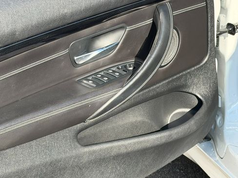 Used 2018 BMW M4 Convertible image 33