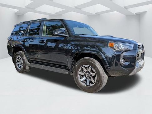 Used 2022 Toyota 4Runner TRD Off-Road AWD/4WD image 2