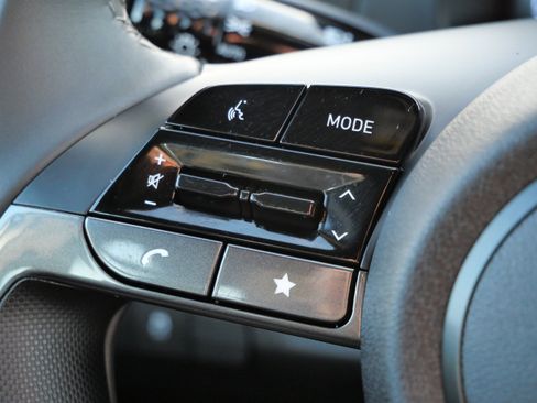 Certified 2025 Hyundai Elantra Sport image 32