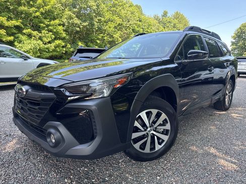 Used 2023 Subaru Outback Premium AWD/4WD image 1