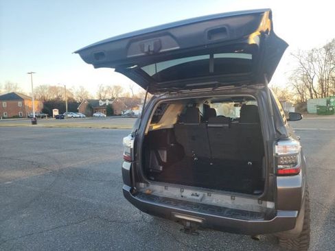 Used 2018 Toyota 4Runner SR5 image 8