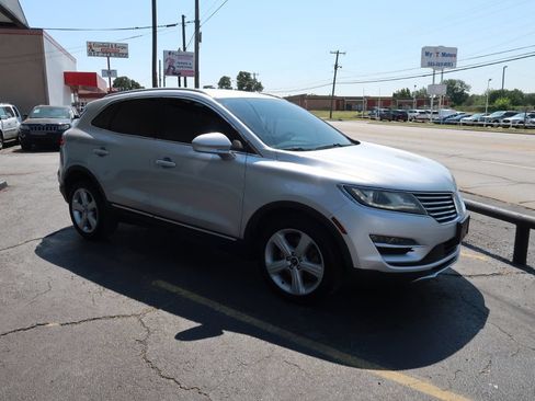 Used 2016 Lincoln MKC Premiere FWD image 2