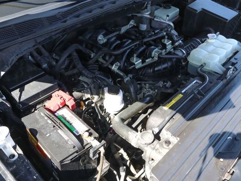 Used 2021 Nissan Titan S w/ HD Front GAWR Package AWD/4WD image 11