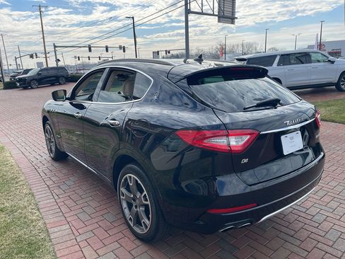 Used 2018 Maserati Levante GranLusso image 10