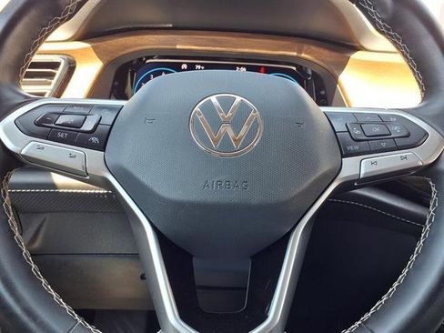 Used 2025 Volkswagen Atlas SE FWD image 16