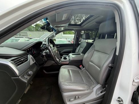 Used 2018 Chevrolet Suburban LT RWD image 17