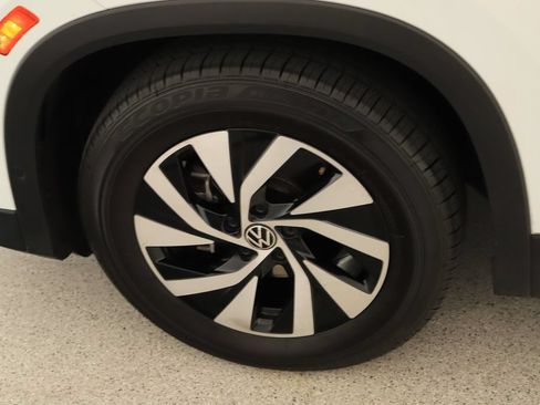 Used 2025 Volkswagen Tiguan S FWD image 32
