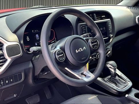 Used 2025 Kia Soul LX FWD image 13