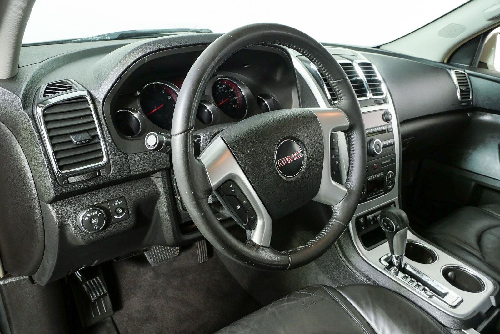 Used 2008 GMC Acadia SLT w/ Convenience Package FWD image 4