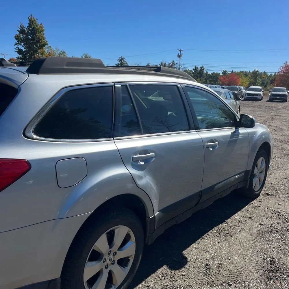 Used 2012 Subaru Outback 2.5i Limited AWD/4WD image 9