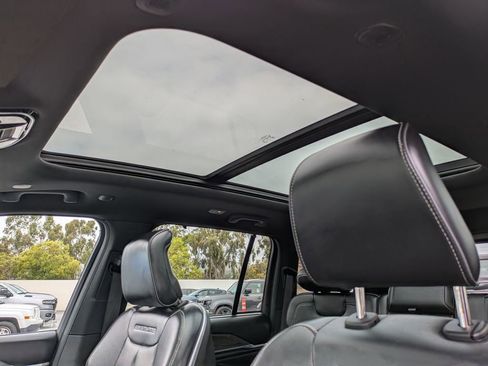 Certified 2022 Jeep Grand Cherokee Overland w/ Luxury Tech Group IV image 22