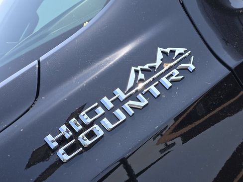 Used 2025 Chevrolet Tahoe High Country AWD/4WD image 11