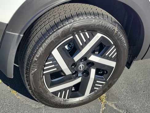 Used 2025 Nissan Kicks SV image 25