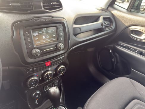 Used 2016 Jeep Renegade Latitude image 20