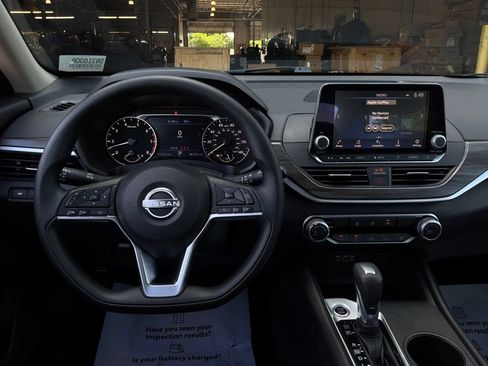 Used 2025 Nissan Altima 2.5 SV FWD image 15