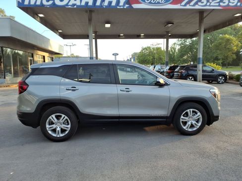 Used 2024 GMC Terrain SLE FWD image 2