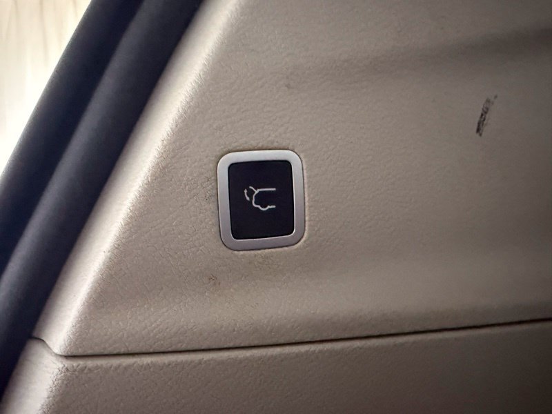 Used 2018 Chrysler Pacifica Touring-L FWD image 9