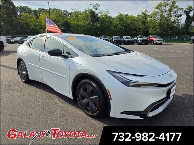 Used 2024 Toyota Prius Prime FWD image 1