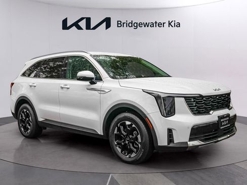 Certified 2025 Kia Sorento S FWD image 1