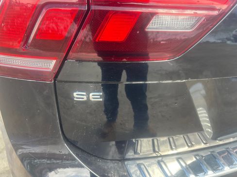 Used 2022 Volkswagen Tiguan SE AWD/4WD image 22