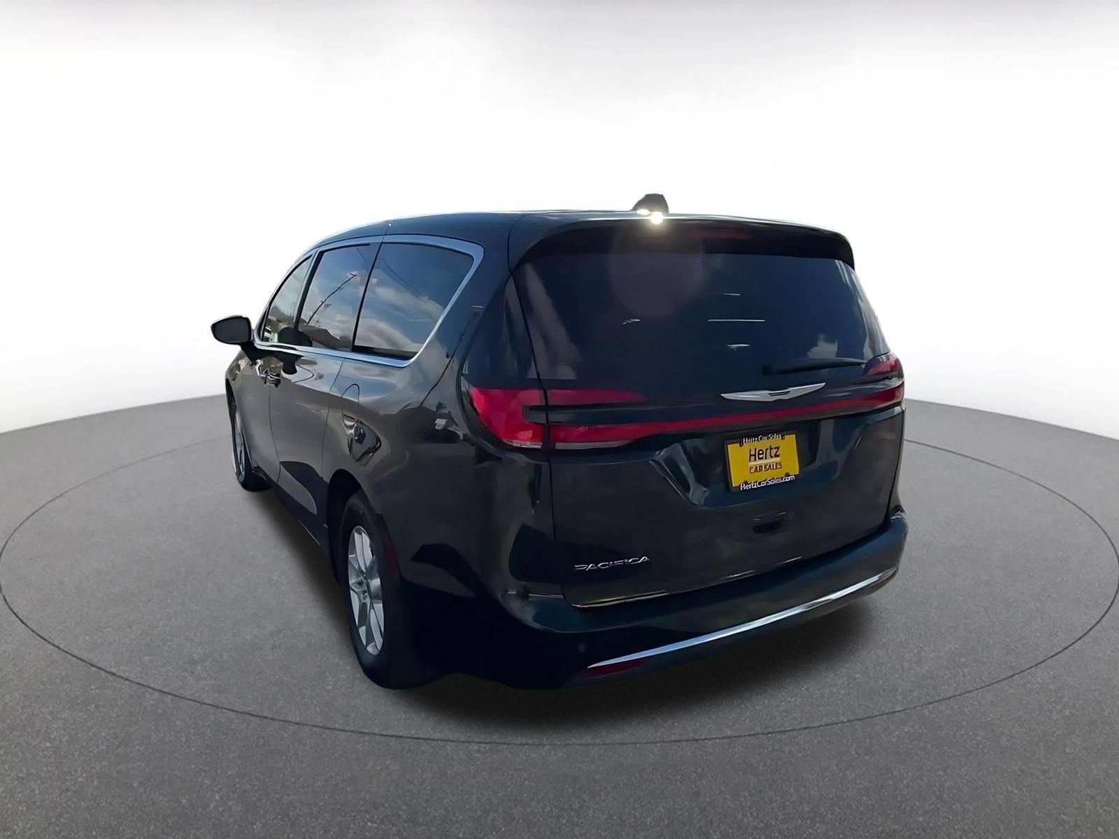Used 2025 Chrysler Pacifica Select FWD image 10