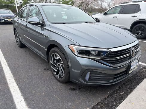 Used 2022 Volkswagen Jetta SEL image 3