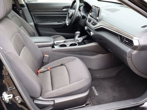 Used 2024 Nissan Altima 2.5 SV FWD image 16
