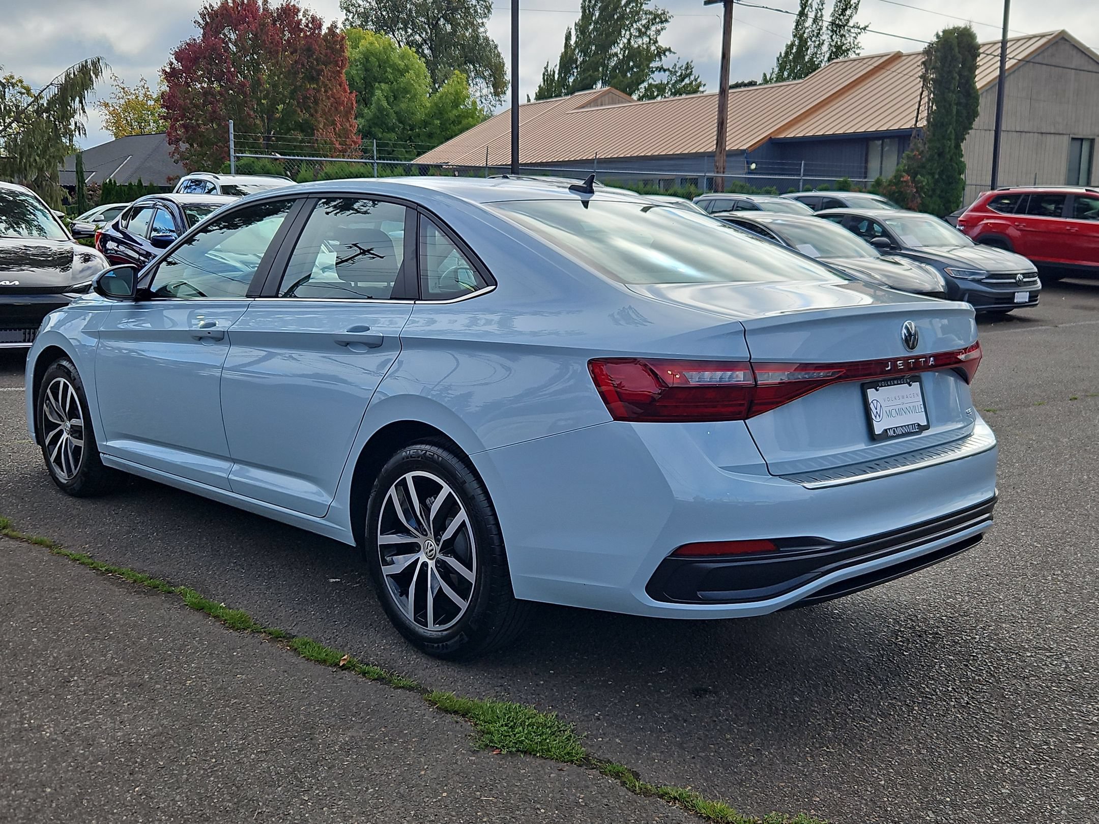 Used 2025 Volkswagen Jetta SE w/ Sunroof Package FWD image 3