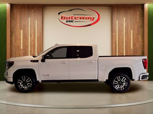 Used 2024 GMC Sierra 1500 AT4 w/ Technology Package AWD/4WD image 4