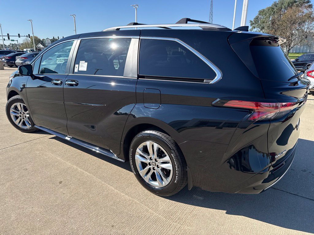 Used 2026 Toyota Sienna Limited AWD/4WD image 5