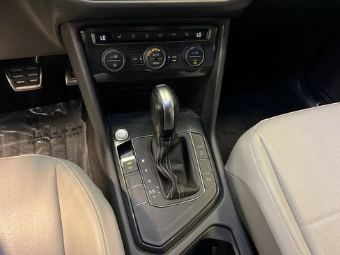 Certified 2021 Volkswagen Tiguan SE R-Line FWD image 27
