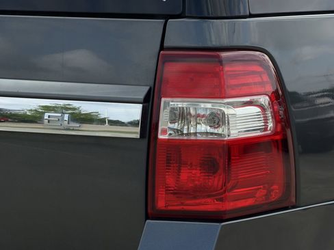 Used 2017 Ford Expedition EL XLT w/ Equipment Group 202A RWD image 11