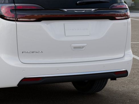 New 2027 Chrysler Pacifica Select FWD image 39