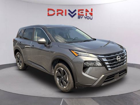 Used 2025 Nissan Rogue SV FWD image 1