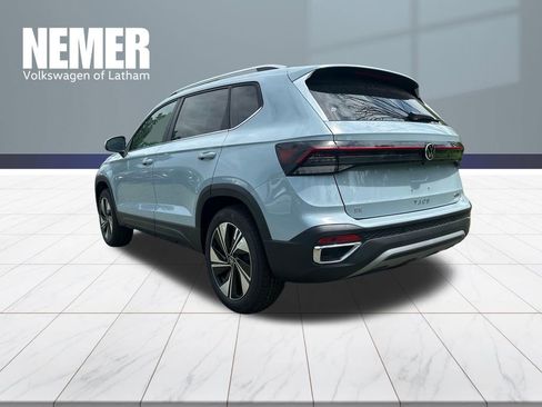 New 2026 Volkswagen Taos SE AWD/4WD image 2