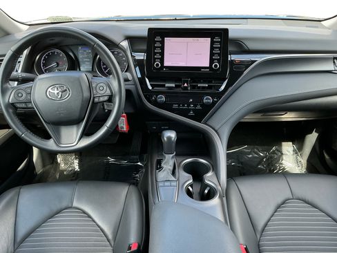 Used 2022 Toyota Camry SE w/ Carpet Mat Package (TMS) image 10