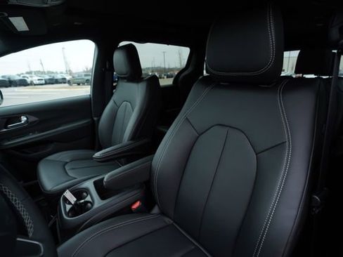 New 2026 Chrysler Pacifica Select image 35