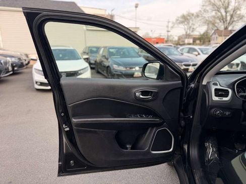 Used 2019 Jeep Compass Latitude w/ Popular Equipment Group image 16