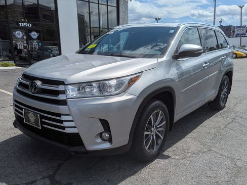 Used 2018 Toyota Highlander XLE AWD/4WD image 2