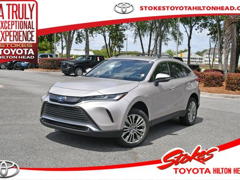 Certified 2023 Toyota Venza XLE image 1