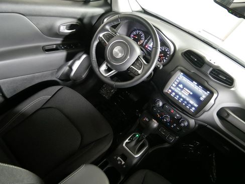 Used 2023 Jeep Renegade Latitude w/ Premium Group AWD/4WD image 9