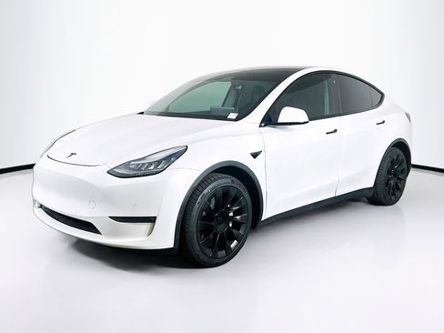 Used 2020 Tesla Model Y Long Range image 3