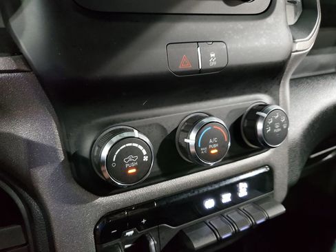 Used 2024 RAM 2500 Tradesman w/ Chrome Appearance Group image 32