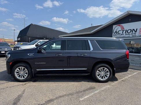 Used 2024 GMC Yukon XL SLT image 2