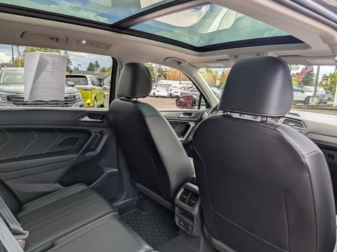 Certified 2024 Volkswagen Tiguan SE w/ Panoramic Sunroof Package AWD/4WD image 32