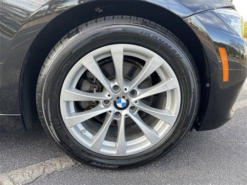 Used 2018 BMW 320i Sedan w/ Convenience Package image 24