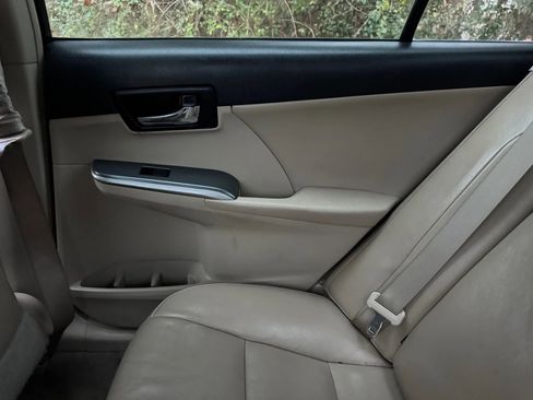 Used 2012 Toyota Camry XLE image 12