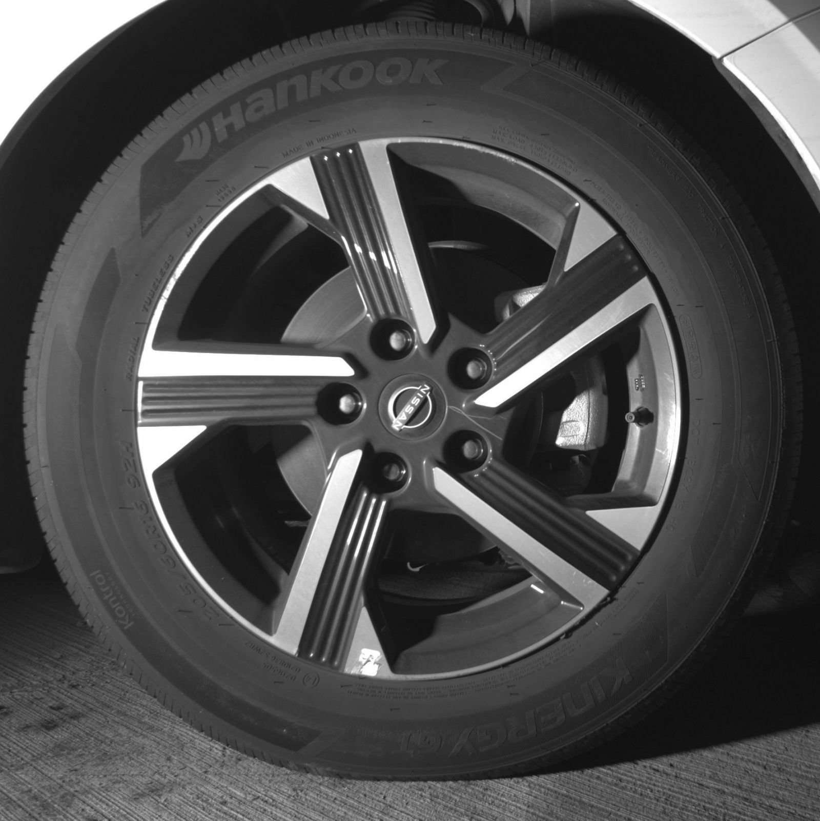 Used 2025 Nissan Sentra SV FWD image 15