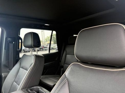 Used 2022 GMC Yukon SLT w/ SLT Premium Package AWD/4WD image 8